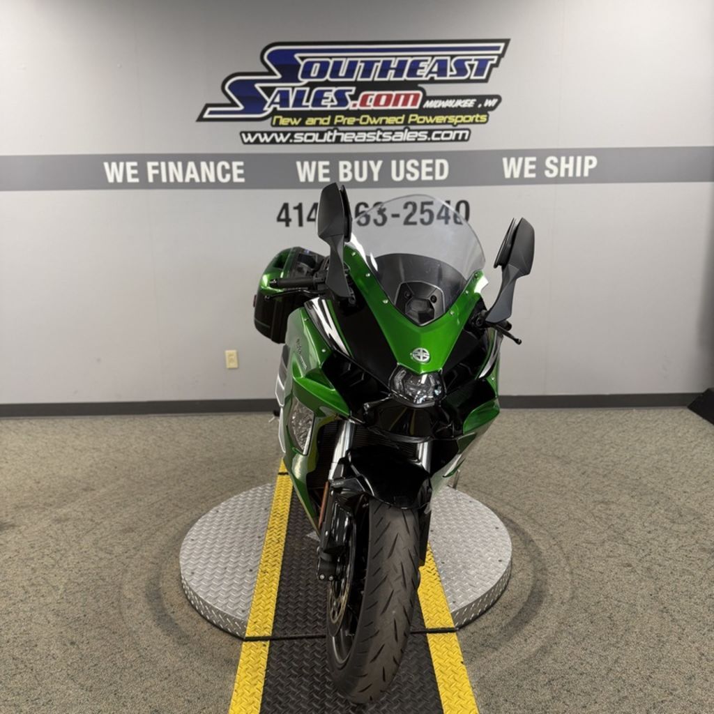 2025 Kawasaki NINJA H2® SX SE ABS in milwaukee WI