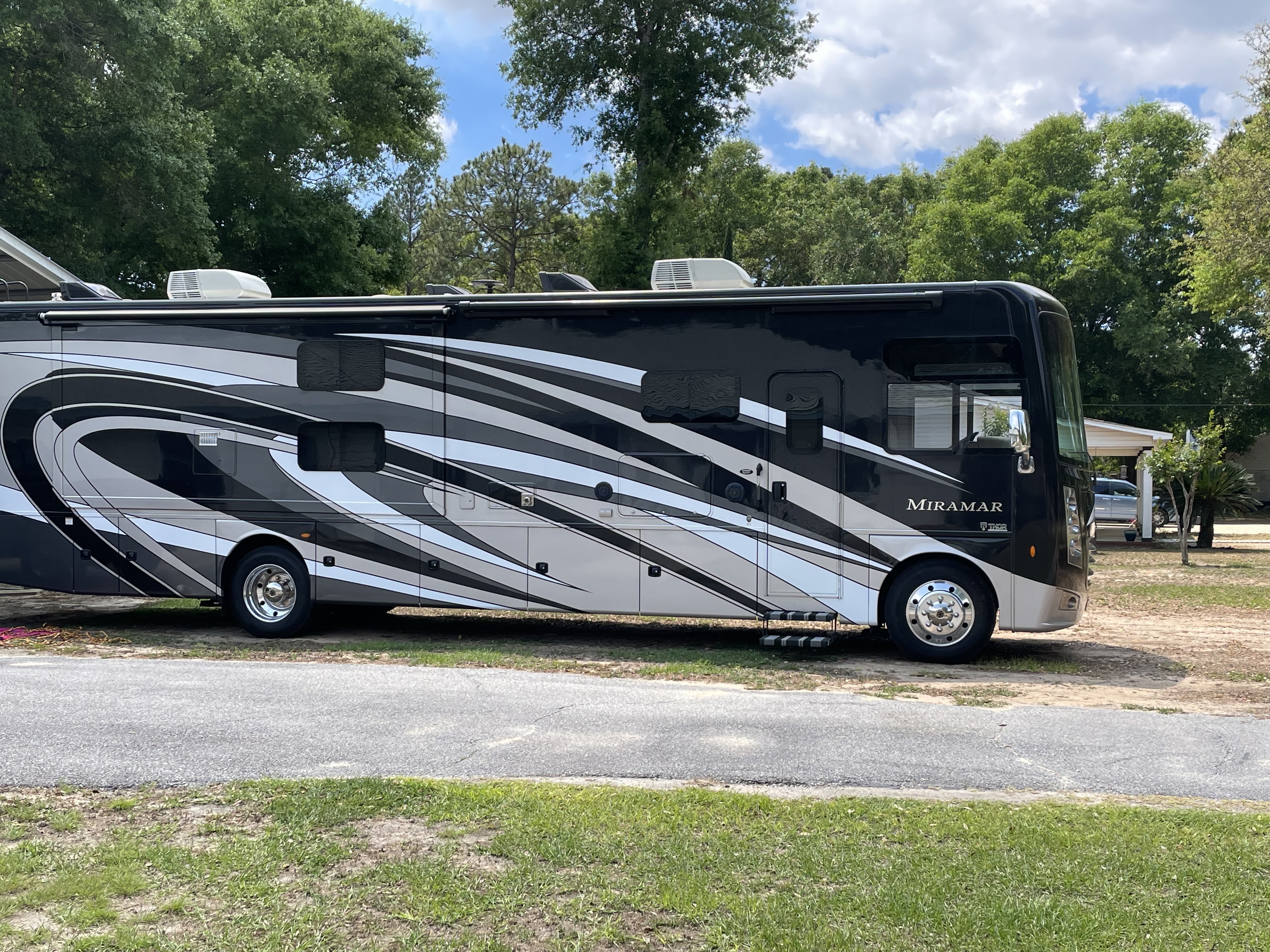 2018 Thor Motor Coach MIRAMAR 37 1 RV