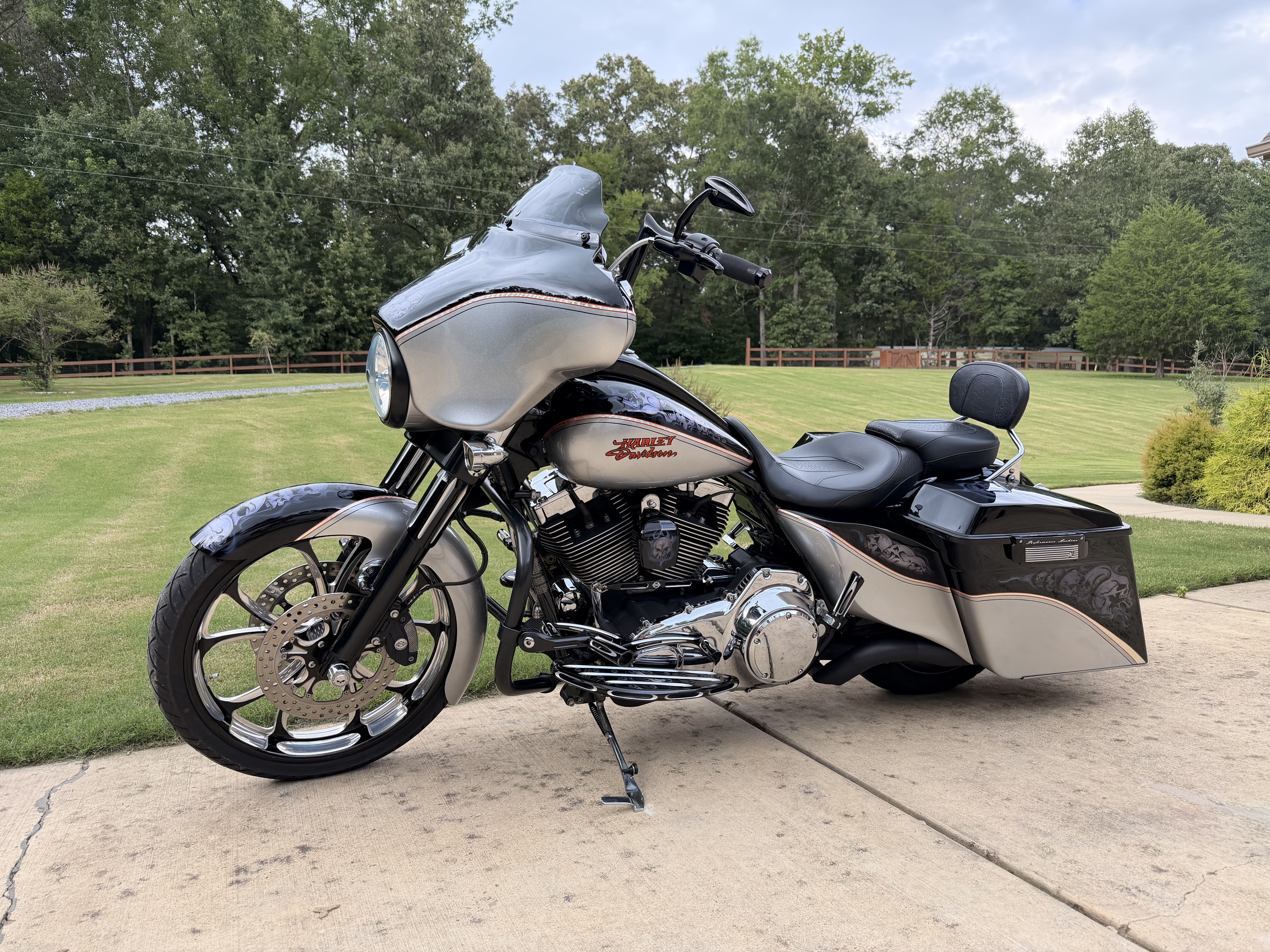 2010 Harley-Davidson STREET GLIDE BASE BASE in Hernando, MS