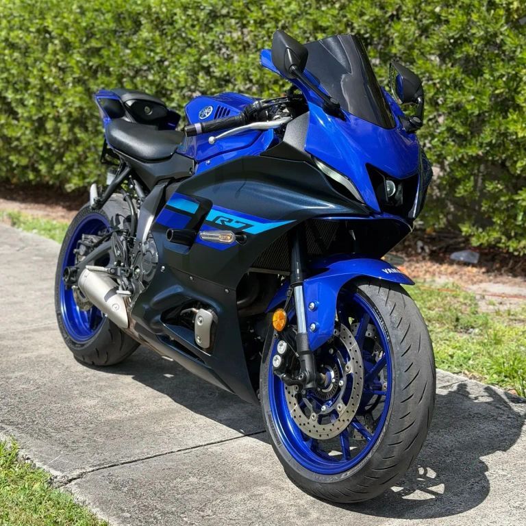 2024 Yamaha YZF-R7 Sportbike motorcycle