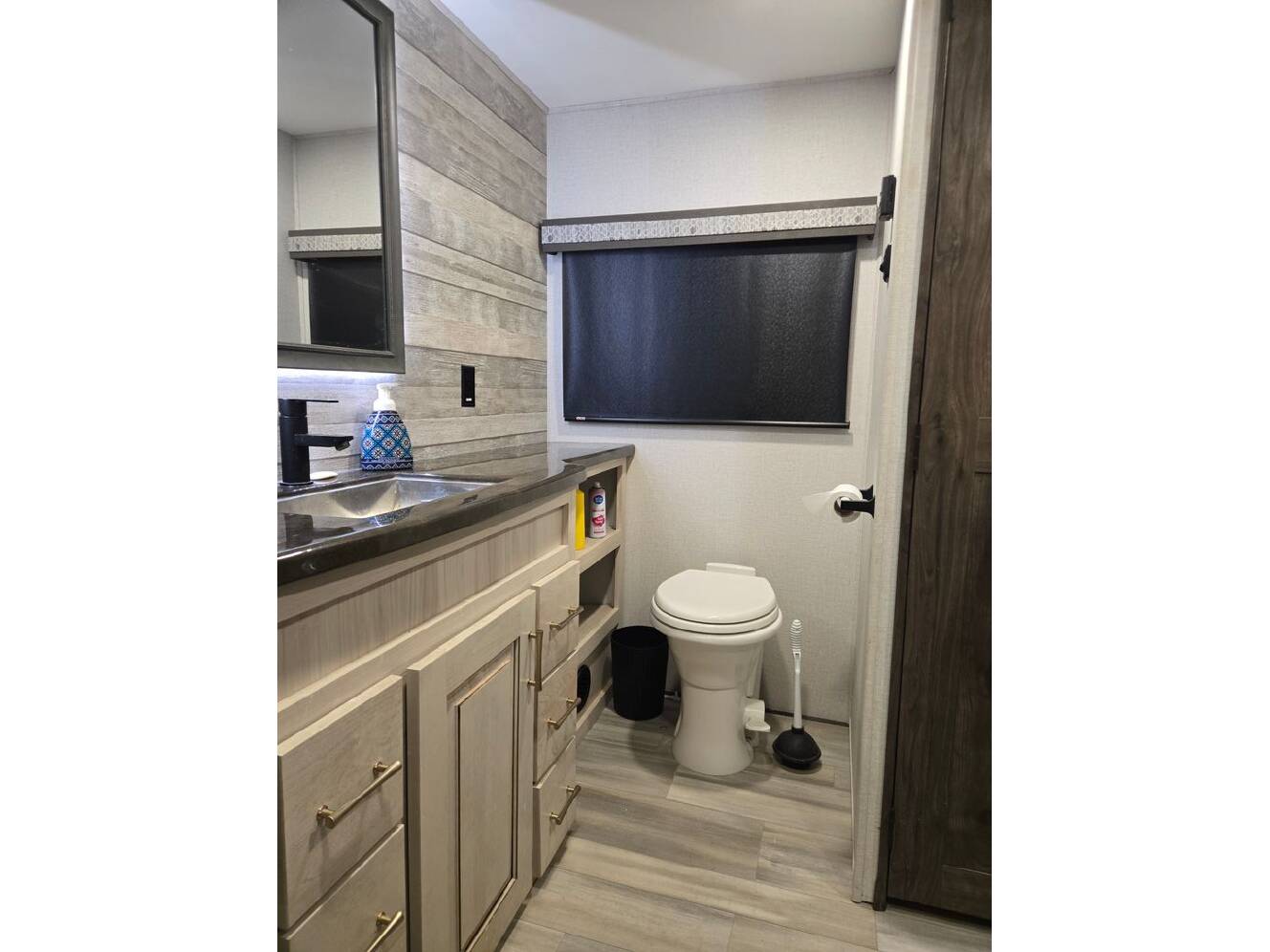 A photo of this 2021 Alliance Rv Paradigm 385FL