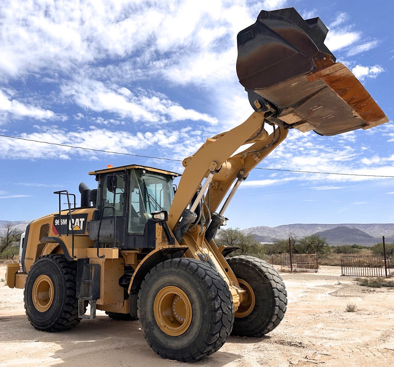 2018 CATERPILLAR 966M in San Diego, CA