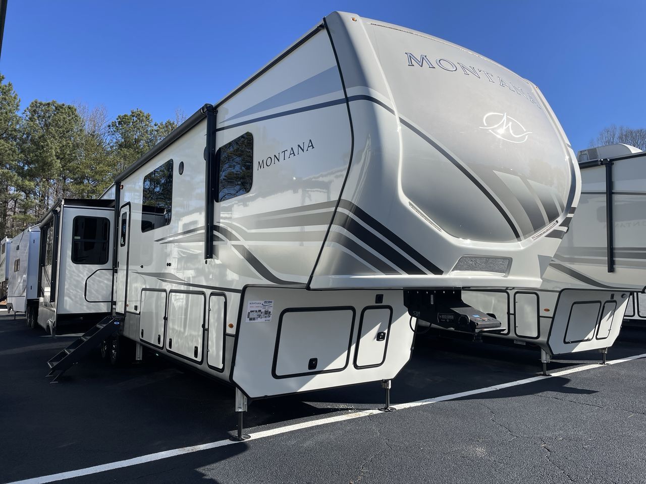 2022 Keystone Montana 3855BR in buford GA