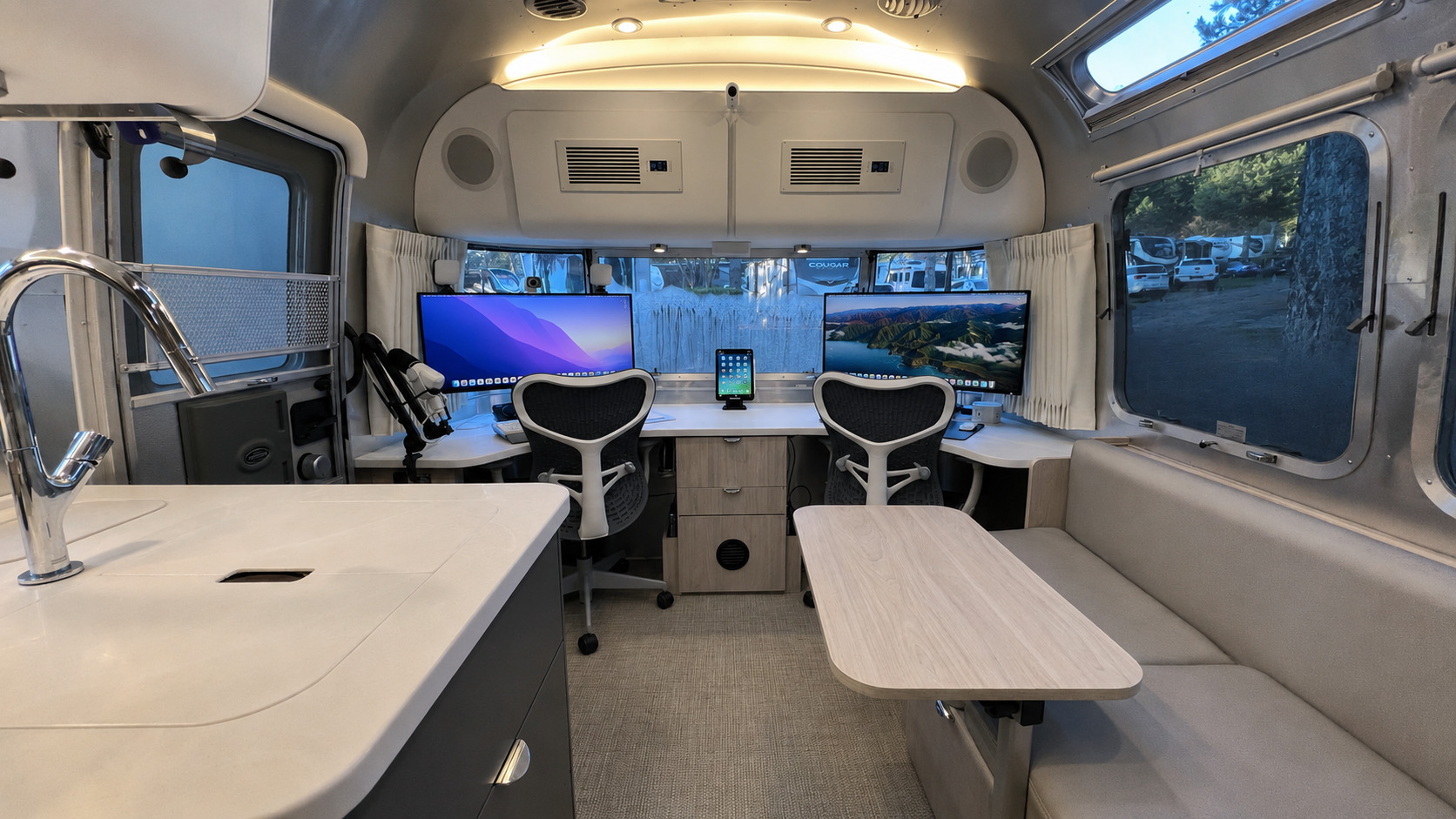 2019 Airstream GLOBETROTTER 27FBQ RV