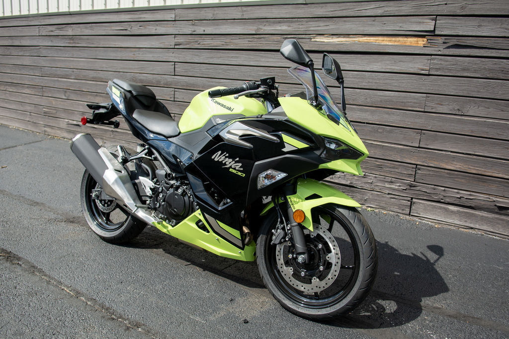 2026 Kawasaki Ninja® 500 ABS Metallic Yellowish Green/Ebony ABS in Waynesboro, VA
