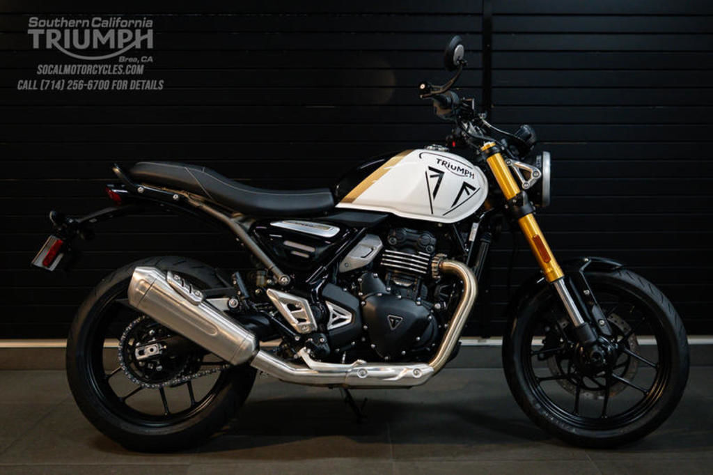 2026 Triumph Speed 400 Pearl Metallic White/Phantom Black BASE in Brea, CA
