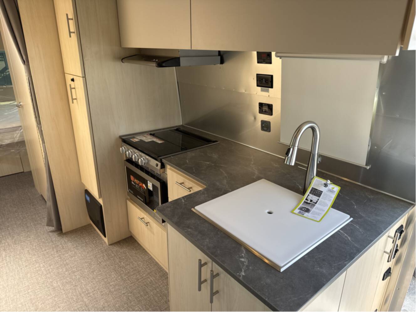 A photo of this 2025 Airstream FLYING CLOUD 27FB QUEEN