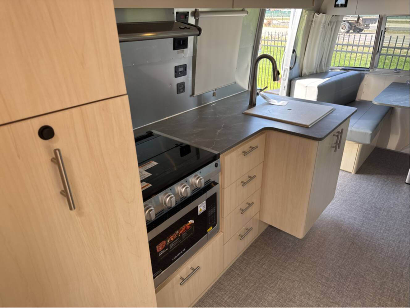 A photo of this 2025 Airstream FLYING CLOUD 27FB QUEEN