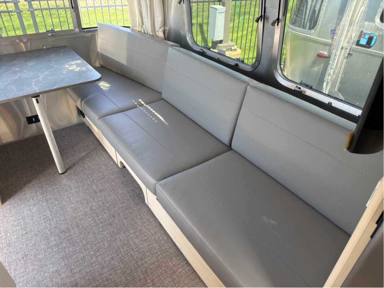A photo of this 2025 Airstream FLYING CLOUD 27FB QUEEN