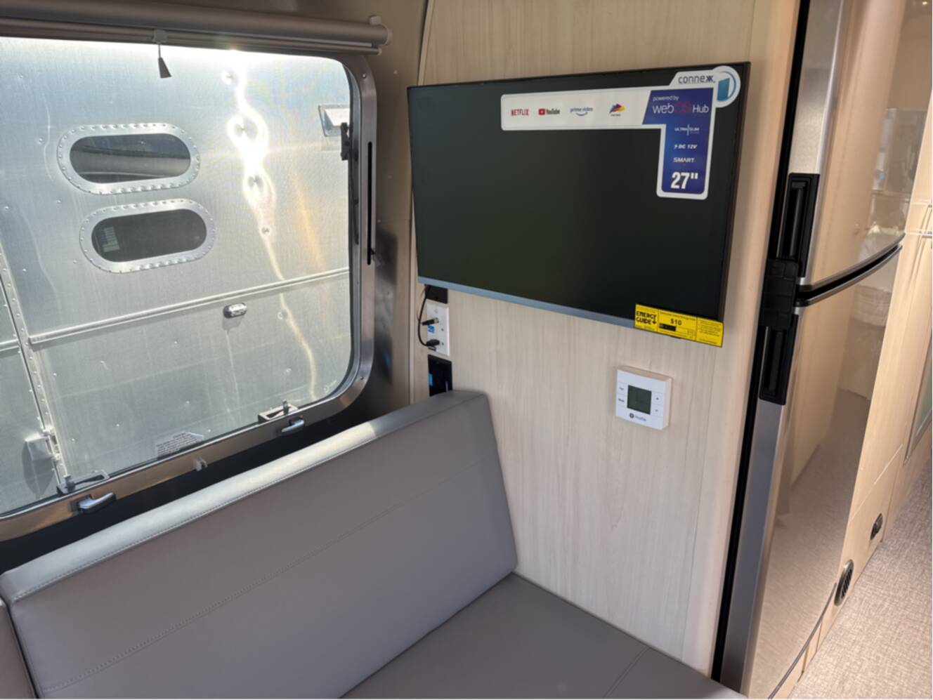 A photo of this 2025 Airstream FLYING CLOUD 27FB QUEEN