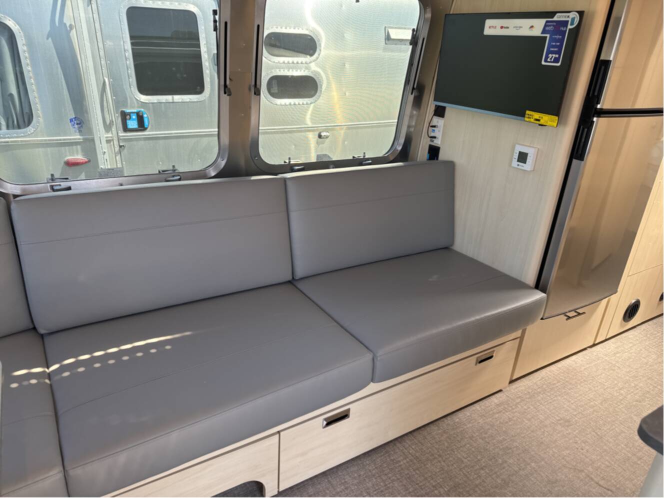 A photo of this 2025 Airstream FLYING CLOUD 27FB QUEEN