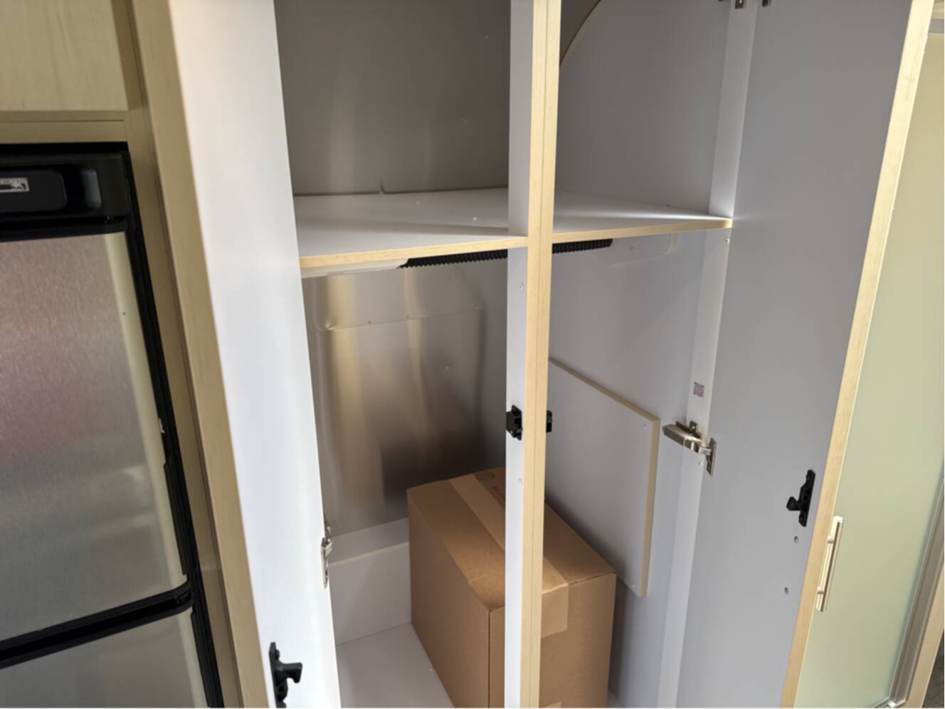 A photo of this 2025 Airstream FLYING CLOUD 27FB QUEEN