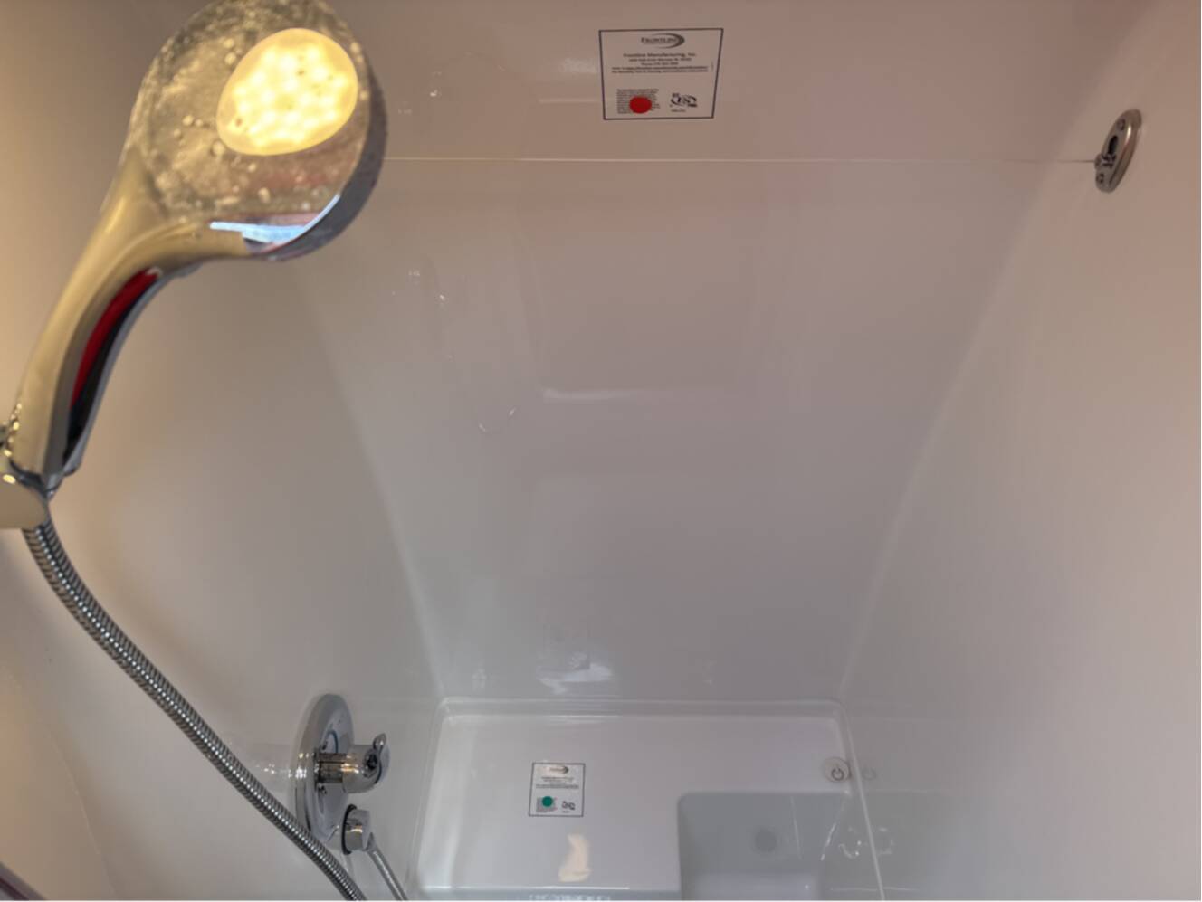 A photo of this 2025 Airstream FLYING CLOUD 27FB QUEEN