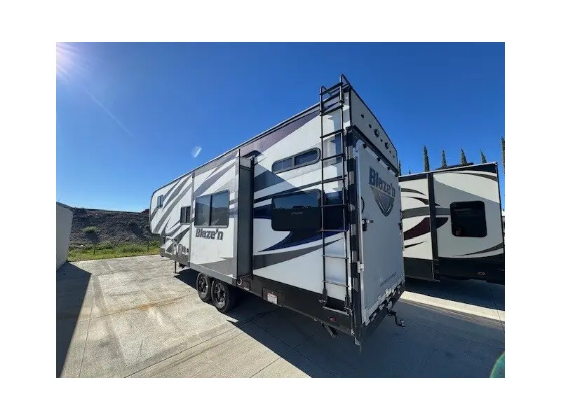 2019 PACIFIC COACHWORKS BLAZE'N F29
