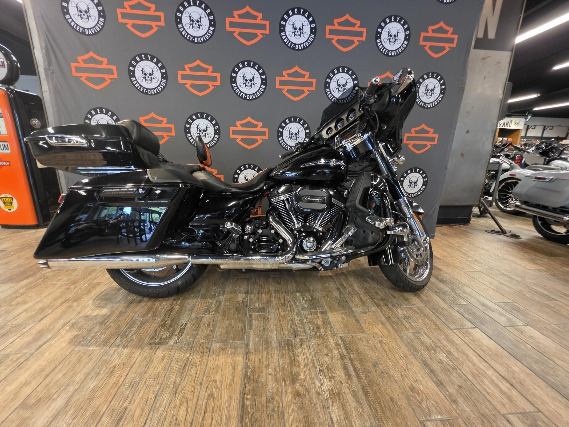 2015 Harley-Davidson CVO Street Glide CVO in Winterville, NC