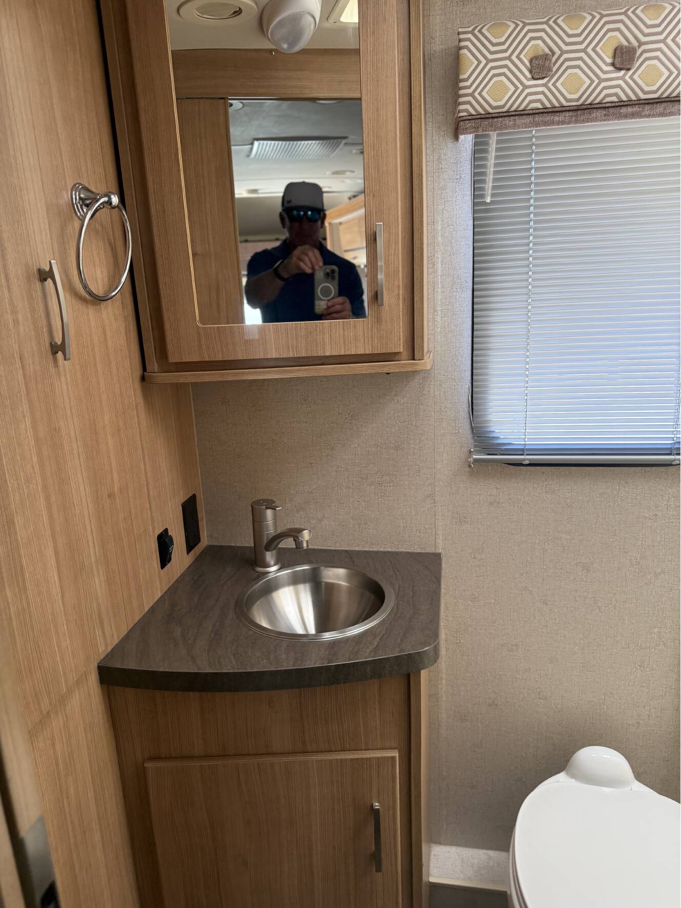 A photo of this 2013 Itasca Navion 24J