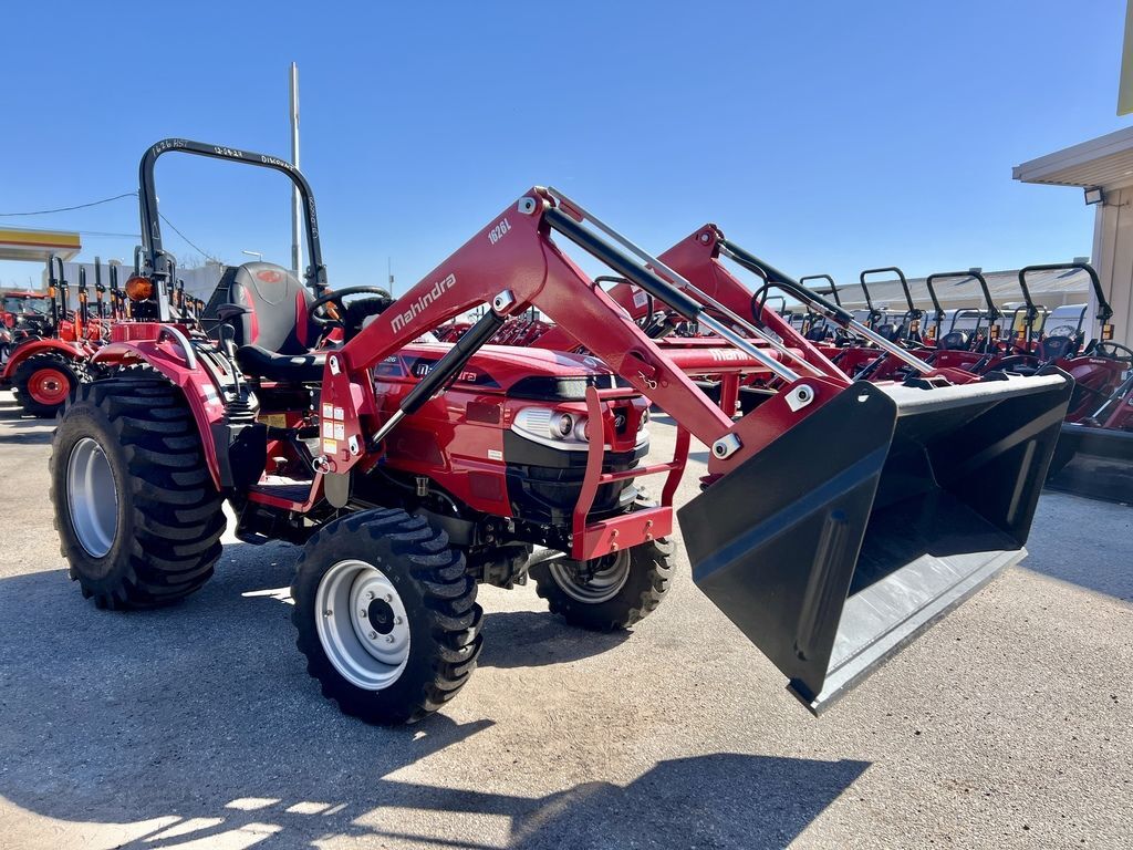 2025 Mahindra 1600 Series 1626 HST 4WD in Sealy, TX