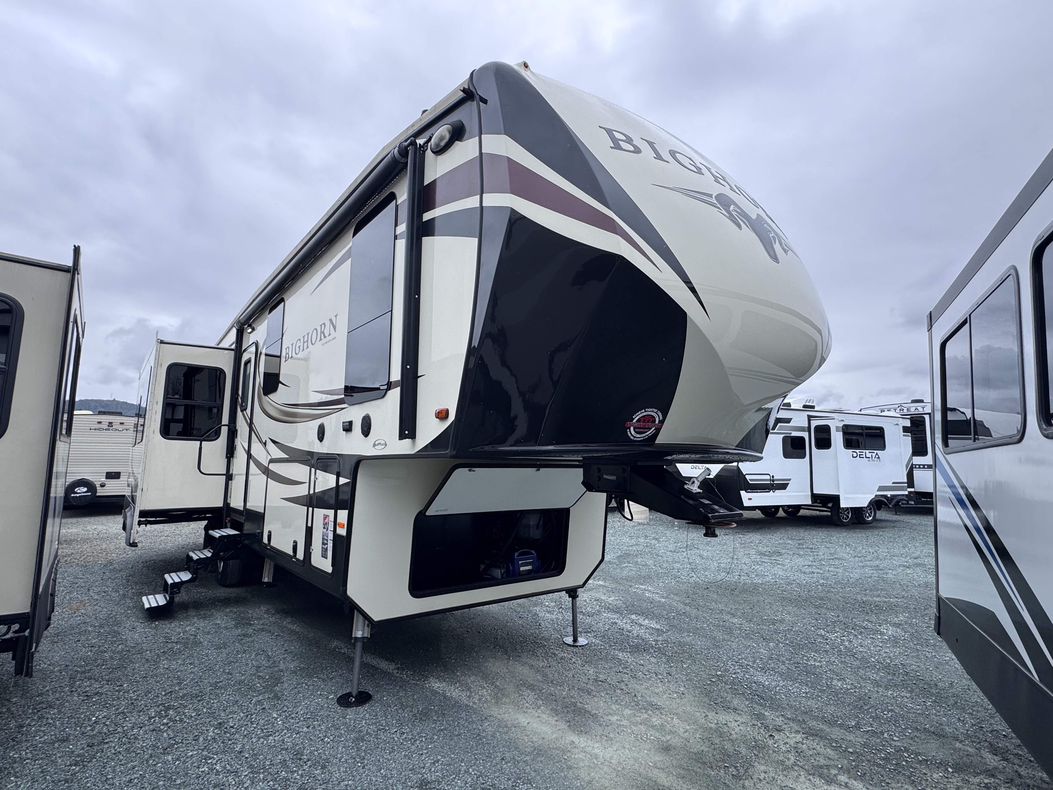 2017 Heartland Bighorn BH 3270RS in grants pass OR