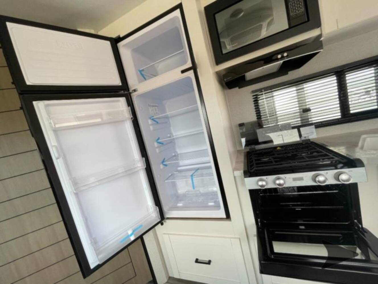 A photo of this 2026 Jayco Jay Flight SLX 263BHSW