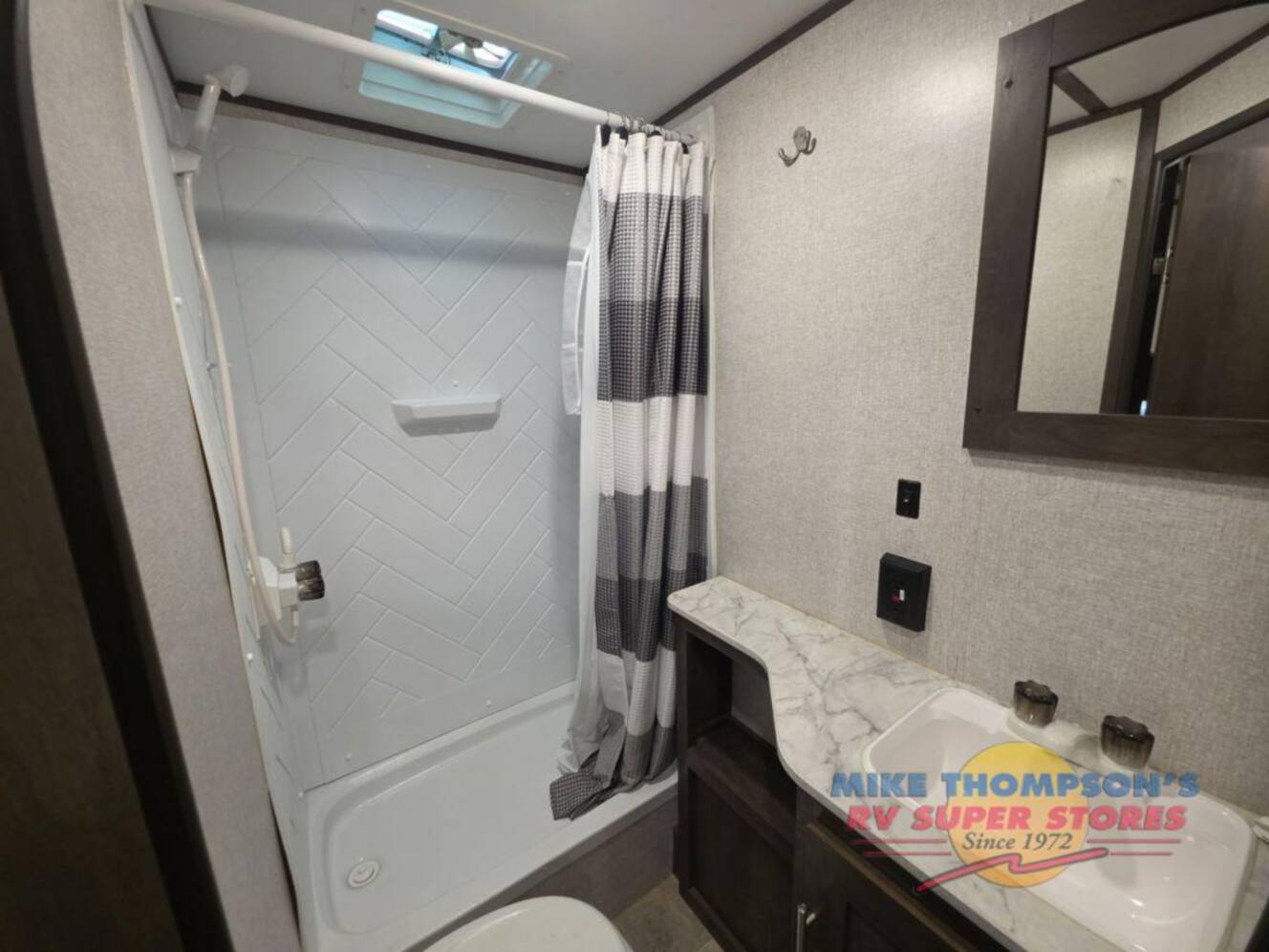 A photo of this 2021 Dutchmen Rv Coleman Lantern LT Series 274BHWE
