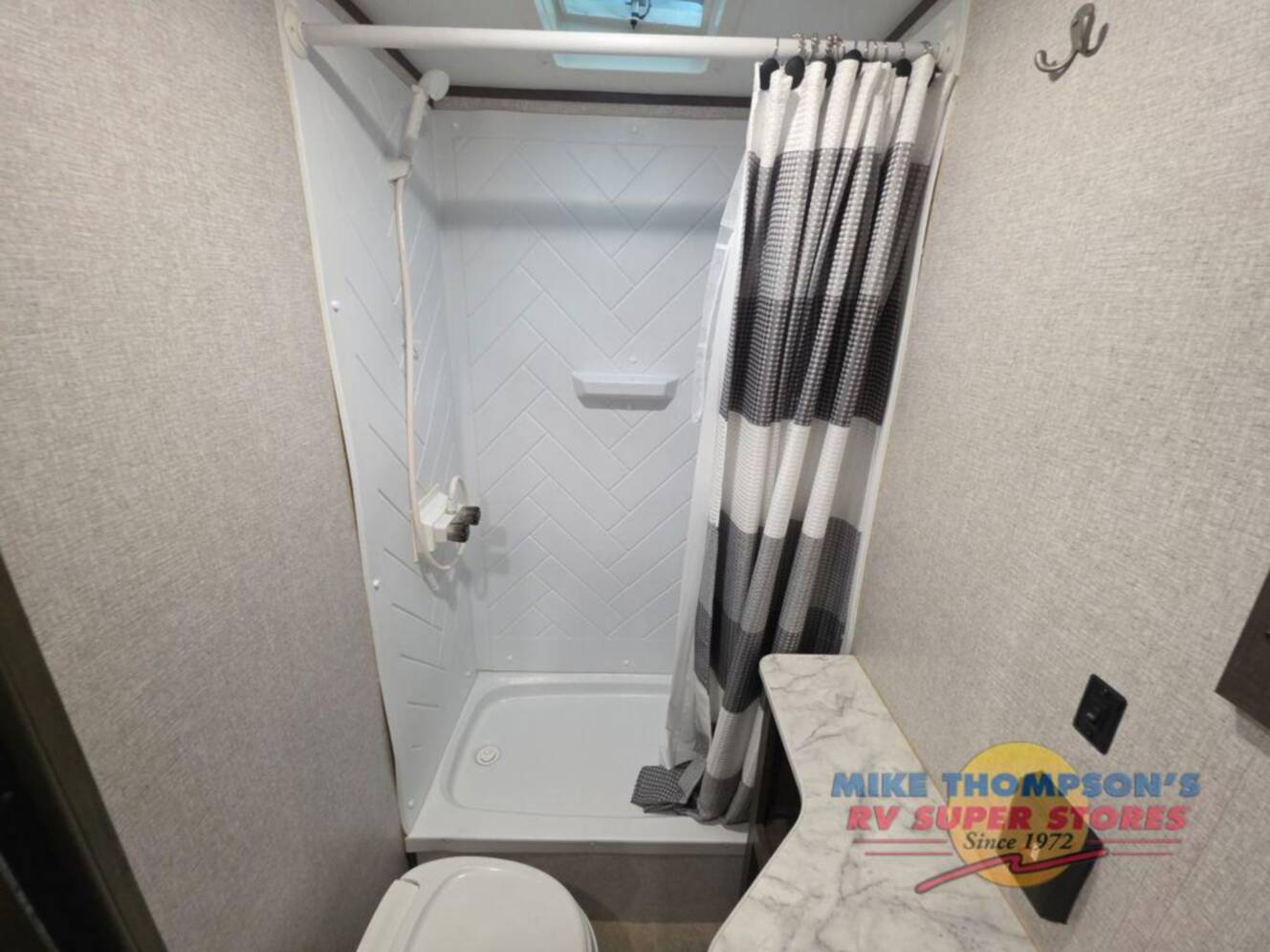 A photo of this 2021 Dutchmen Rv Coleman Lantern LT Series 274BHWE