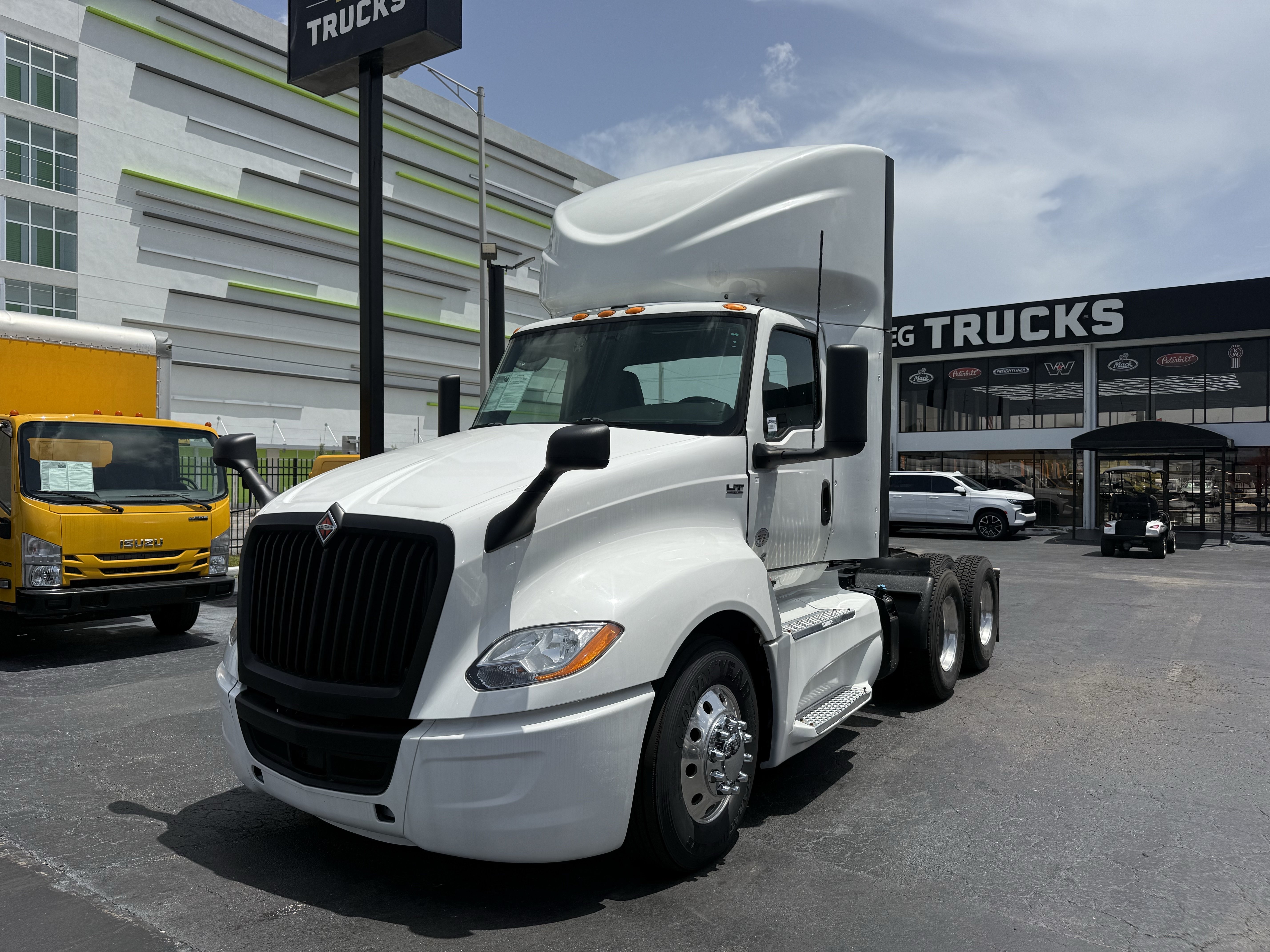 2021 INTERNATIONAL LT625 in Miami, FL