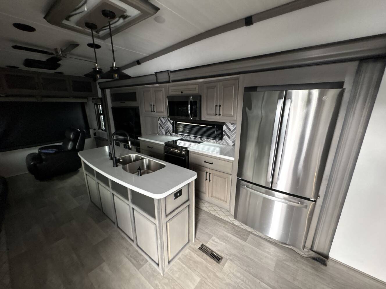 A photo of this 2022 Keystone Keystone MONTANA 3781RL
