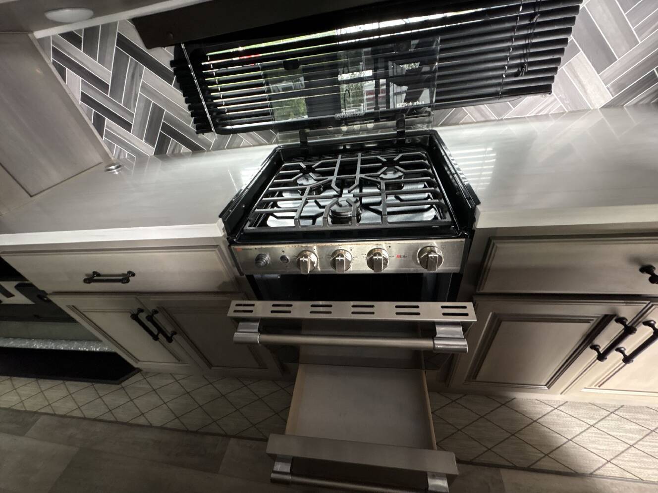 A photo of this 2022 Keystone Keystone MONTANA 3781RL