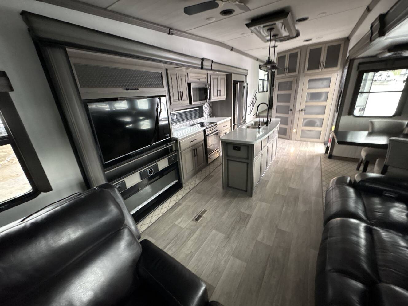A photo of this 2022 Keystone Keystone MONTANA 3781RL