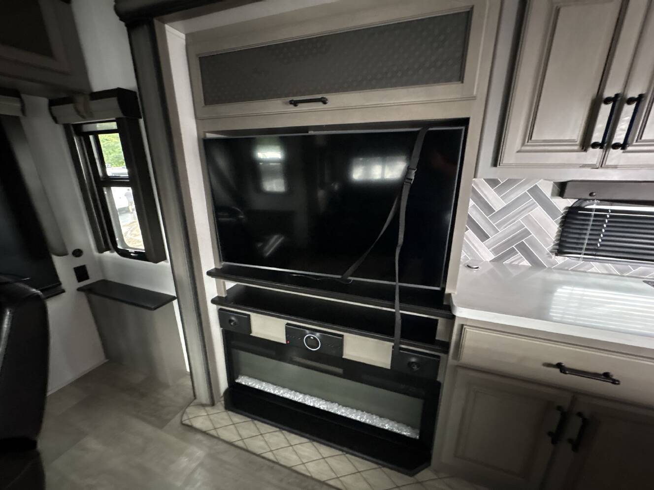 A photo of this 2022 Keystone Keystone MONTANA 3781RL