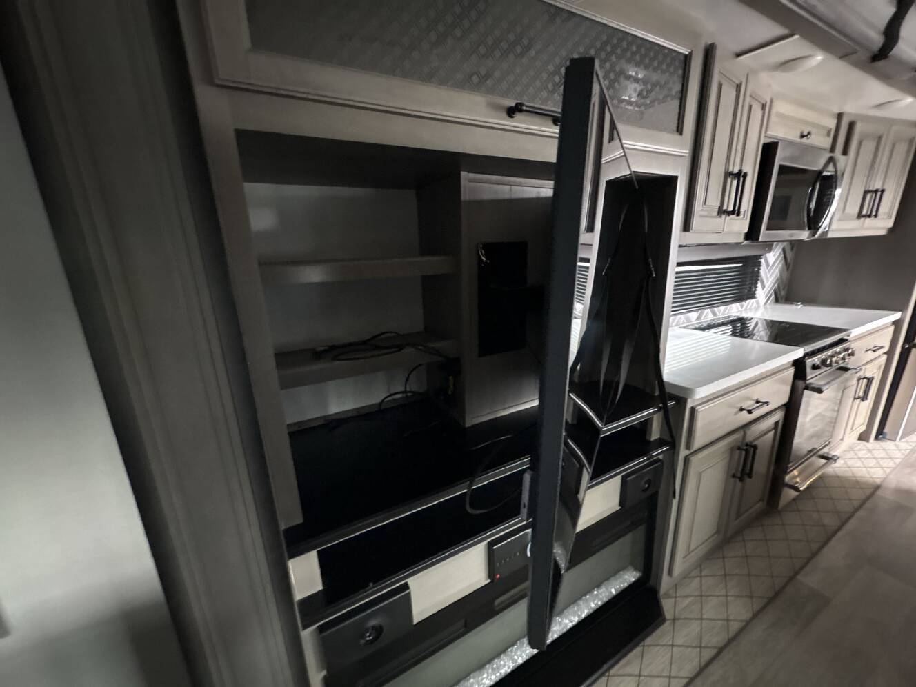 A photo of this 2022 Keystone Keystone MONTANA 3781RL