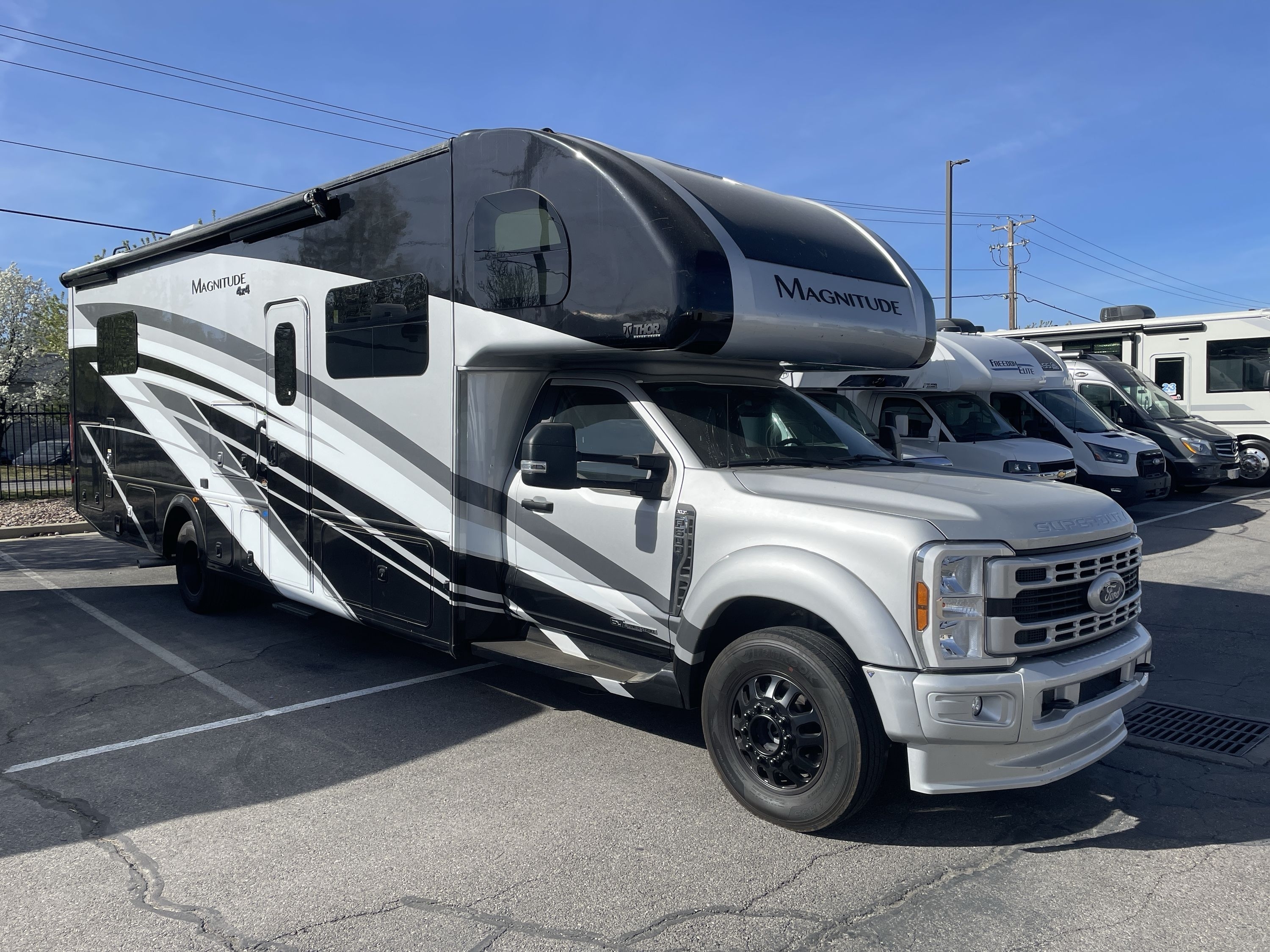 2024 Thor MAGNITUDE LV35 RV