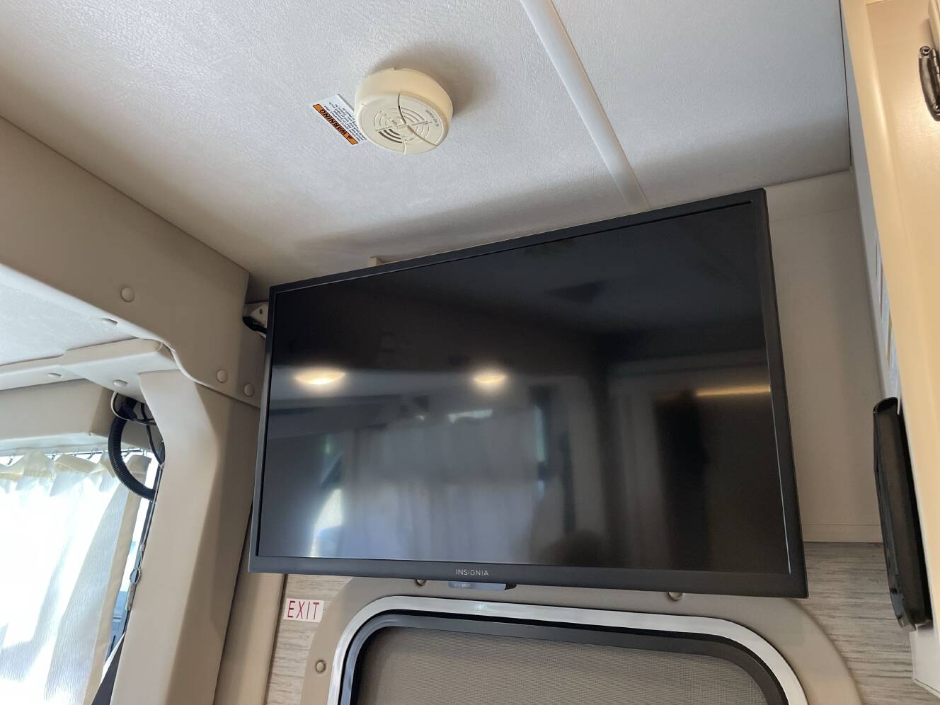 A photo of this 2023 Thor AXIS 24.3