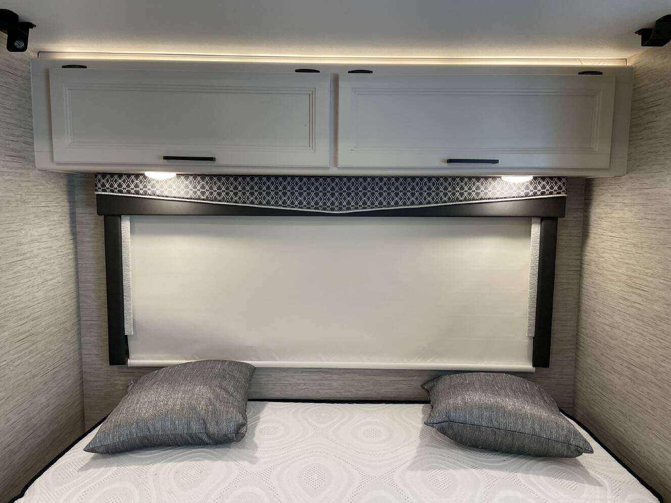 A photo of this 2023 Thor AXIS 24.3