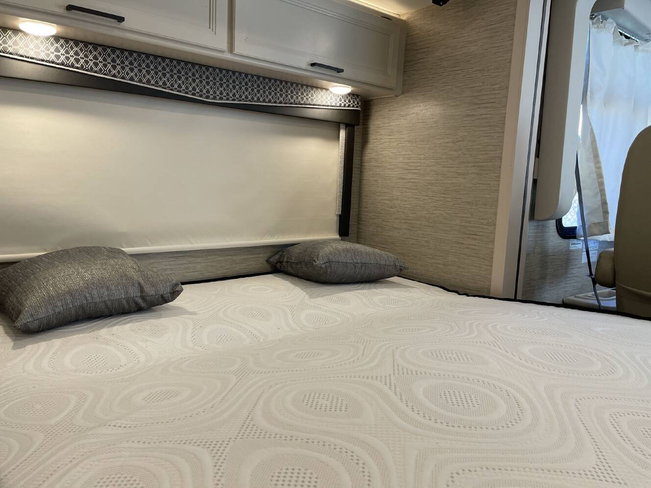 A photo of this 2023 Thor AXIS 24.3