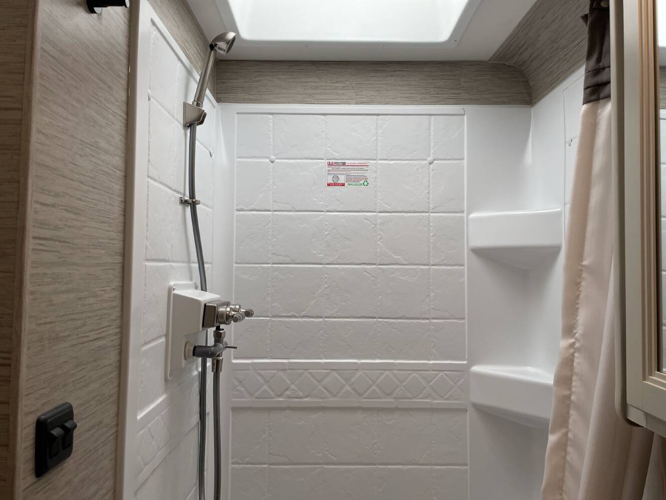 A photo of this 2023 Thor AXIS 24.3