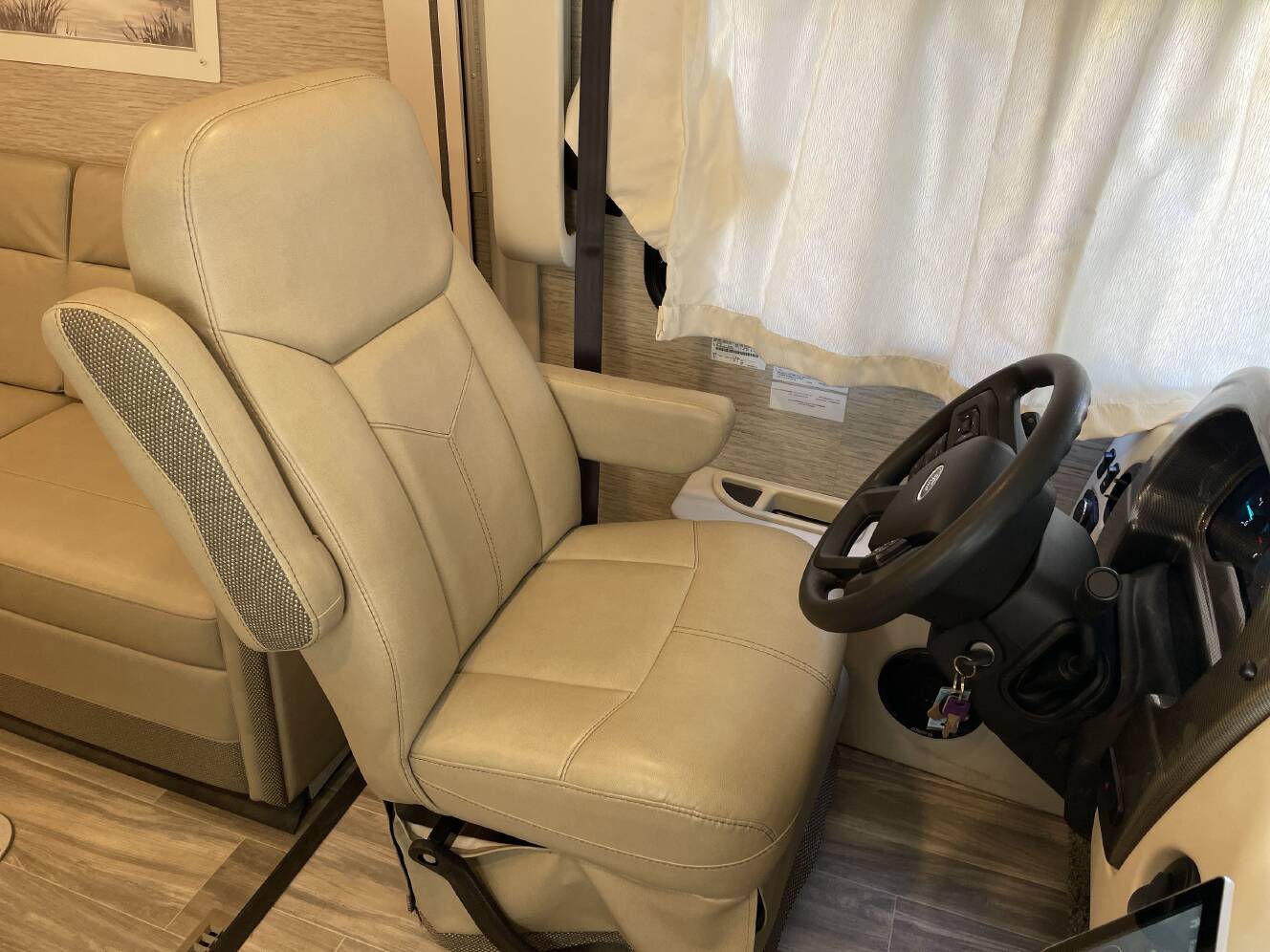 A photo of this 2023 Thor AXIS 24.3