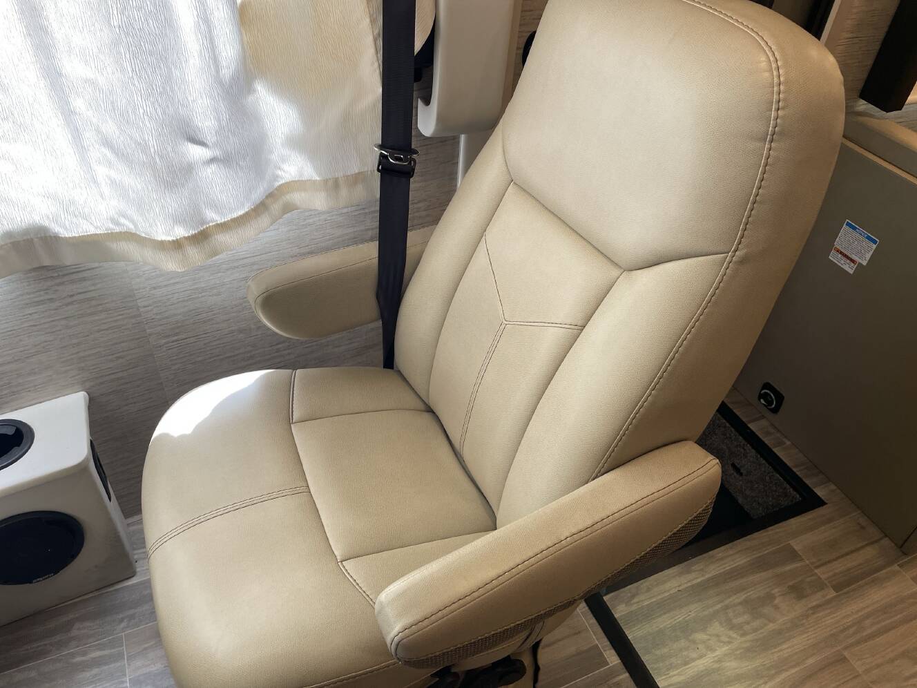 A photo of this 2023 Thor AXIS 24.3