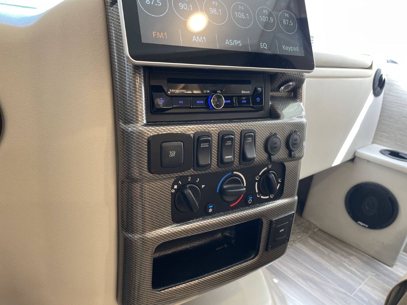 A photo of this 2023 Thor AXIS 24.3