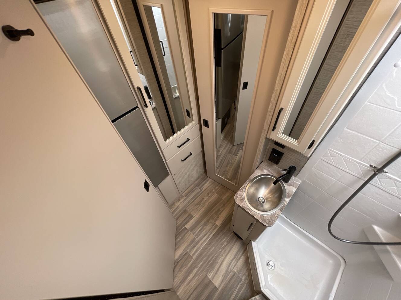 A photo of this 2023 Thor AXIS 24.1