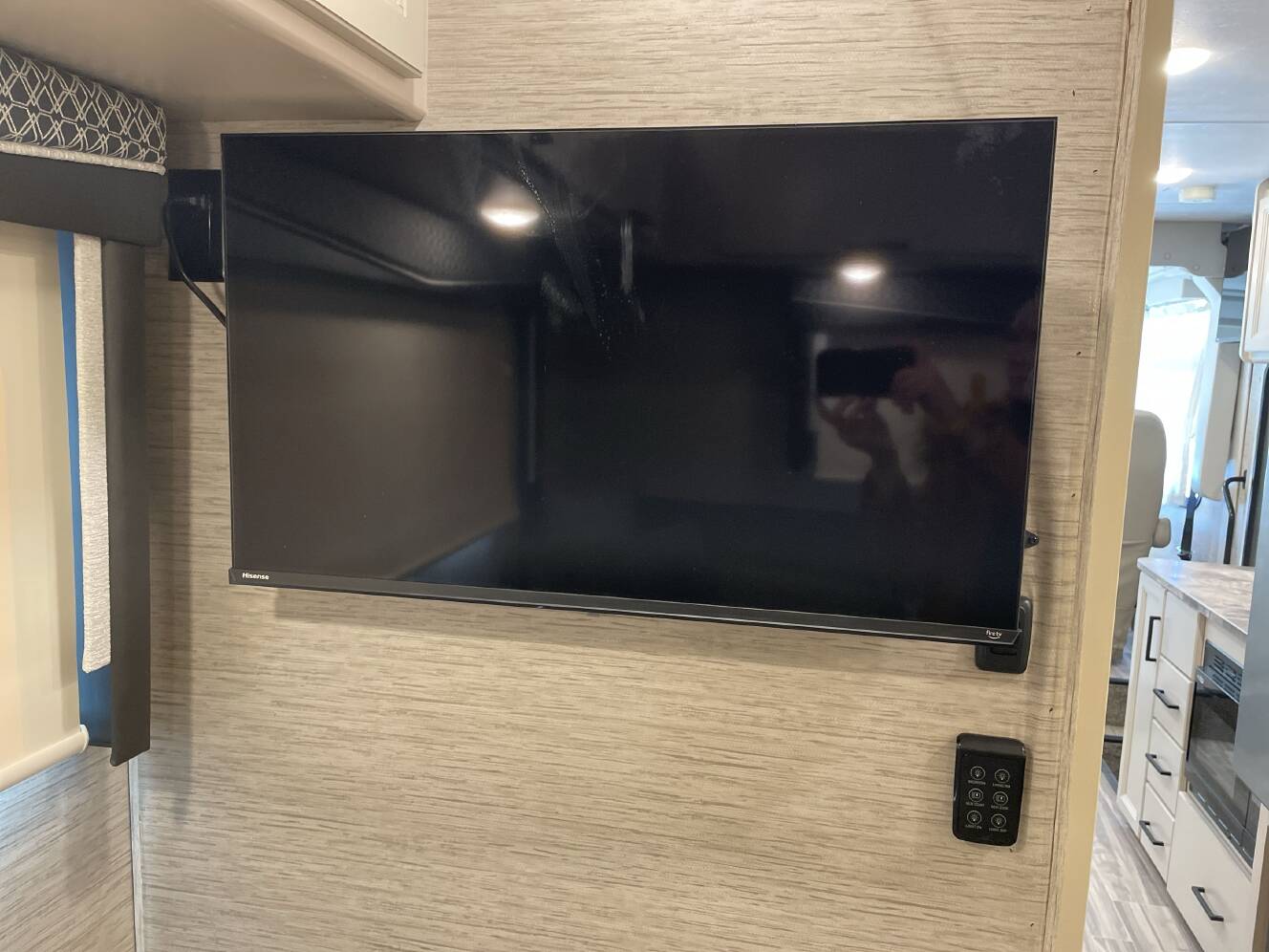 A photo of this 2023 Thor AXIS 24.1