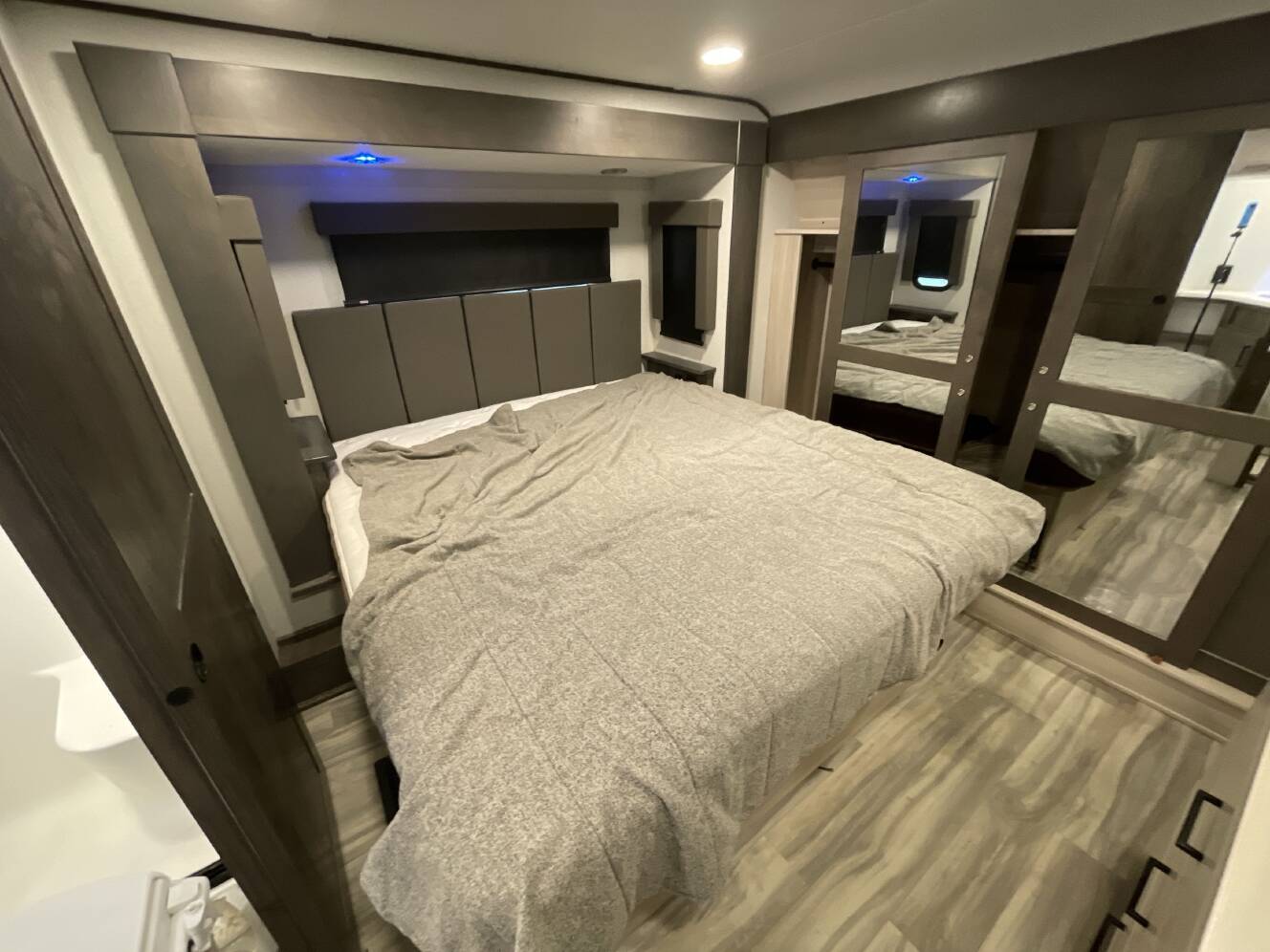 A photo of this 2021 Alliance VALOR 40V13