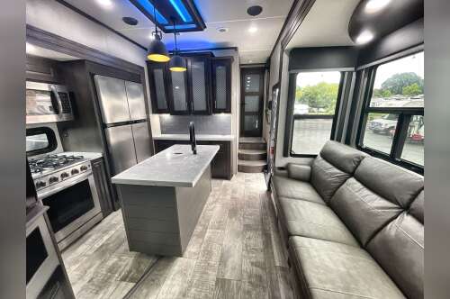 2022 Grand Design MOMENTUM M CLASS 381MS in roseville CA
