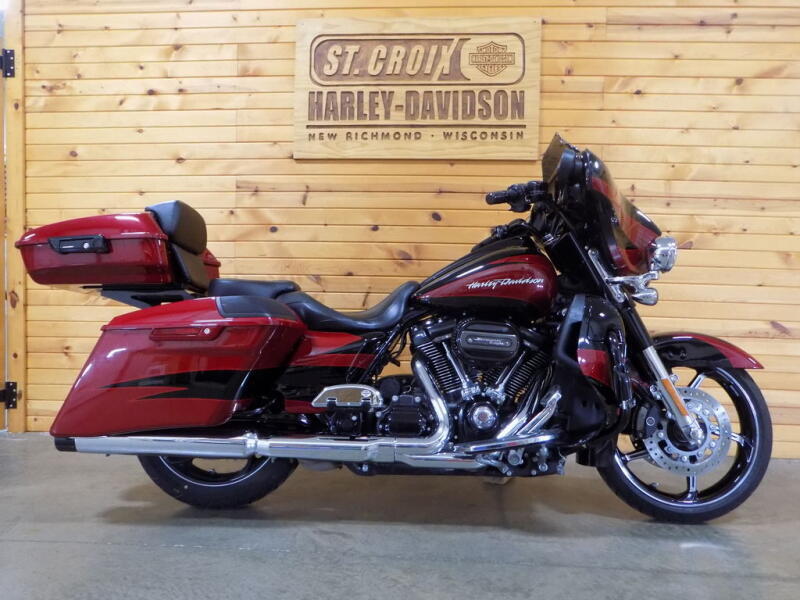 2017 Harley-Davidson CVO Street Glide CVO in New Richmond, WI