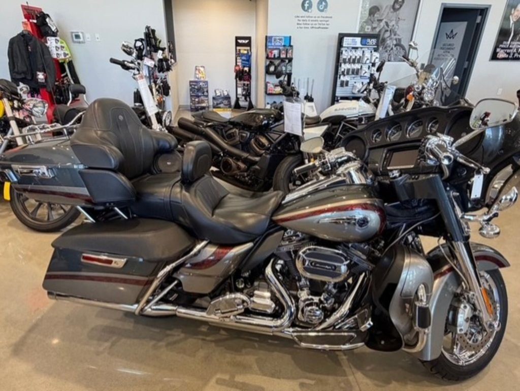 2016 Harley-Davidson® FLHTKSE - CVO Limited CVO LIMITED in Rehoboth Beach, DE