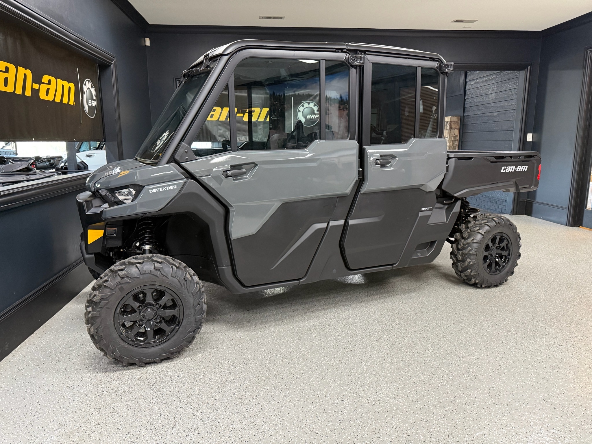 2027 Can-Am Defender MAX DPS CAB HD10 DPS HD10 in iron station NC