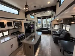 2025 PALOMINO PUMA 402LFT