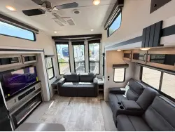 2025 PALOMINO PUMA 402LFT