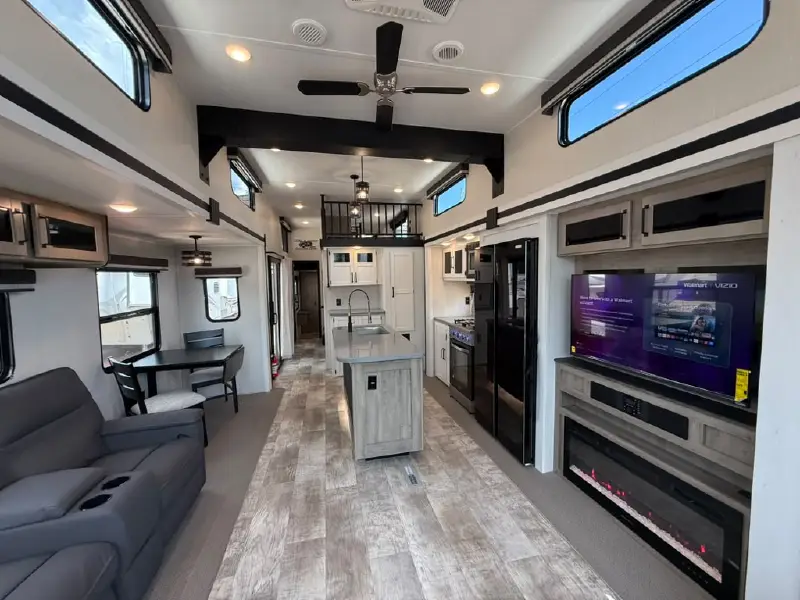 2025 PALOMINO PUMA 402LFT