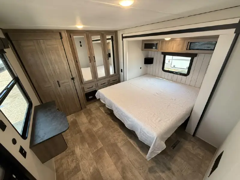 2025 PALOMINO PUMA 402LFT